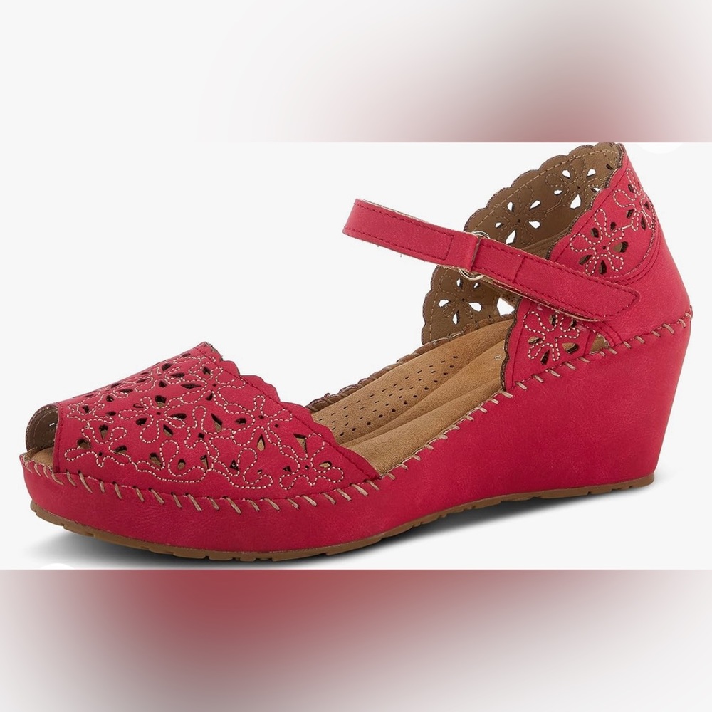 In great condition! PATRIZIA Women's Gennina Wedge Red
